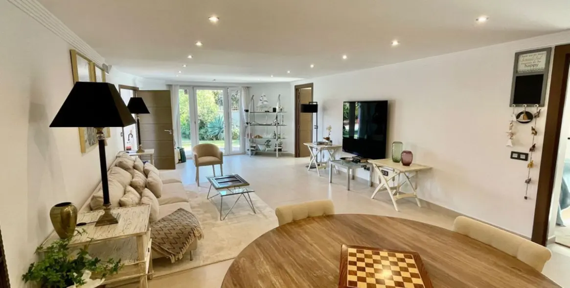 Sale of detached villa in San Pedro de Alcántara 22