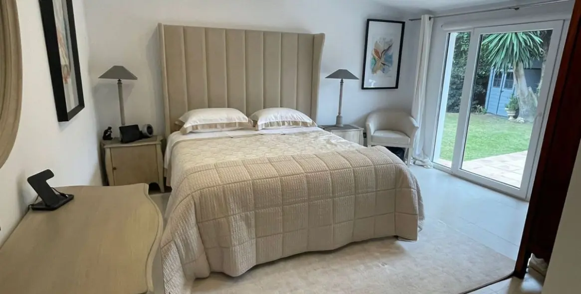 Sale of detached villa in San Pedro de Alcántara 25