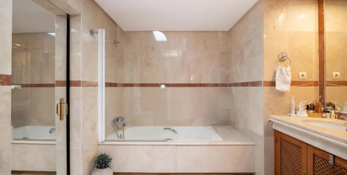 Short-term rent of penthouse in Costalita 16