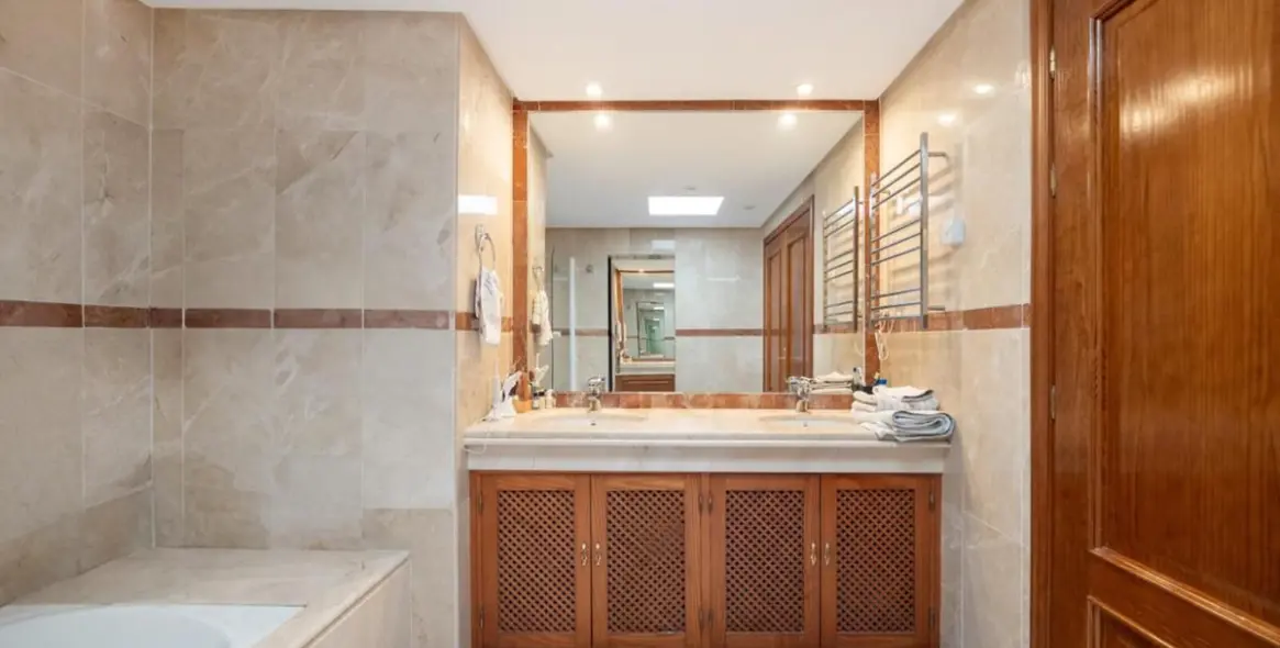 Short-term rent of penthouse in Costalita 19