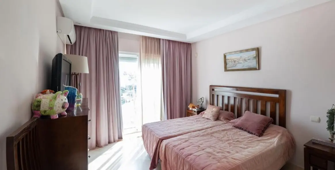 Short-term rent of penthouse in Costalita 23