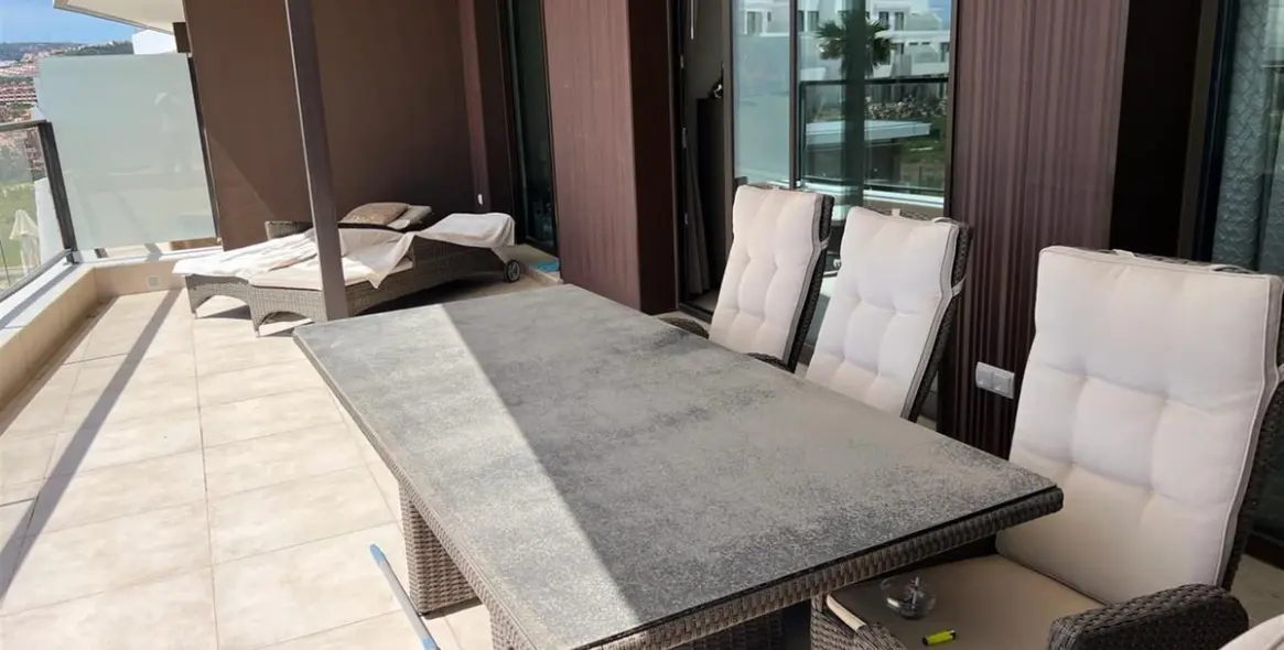 Alquiler a largo plazo de apartamento en planta media en Casares Playa 2