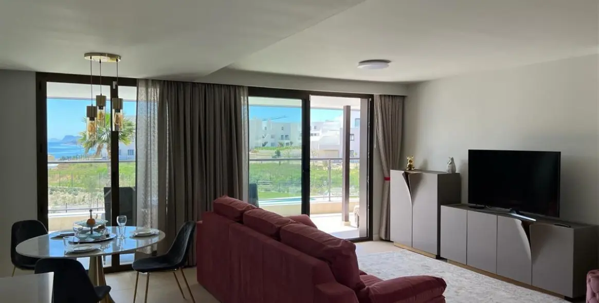 Alquiler a largo plazo de apartamento en planta media en Casares Playa 3