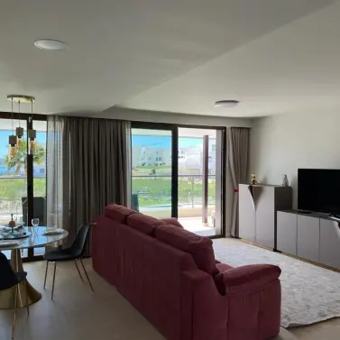 Alquiler a largo plazo de apartamento en planta media en Casares Playa