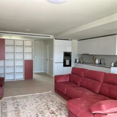 Alquiler a largo plazo de apartamento en planta media en Casares Playa