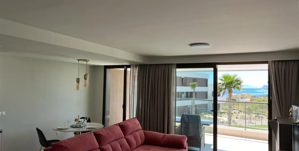 Alquiler a largo plazo de apartamento en planta media en Casares Playa 5