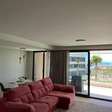 Alquiler a largo plazo de apartamento en planta media en Casares Playa