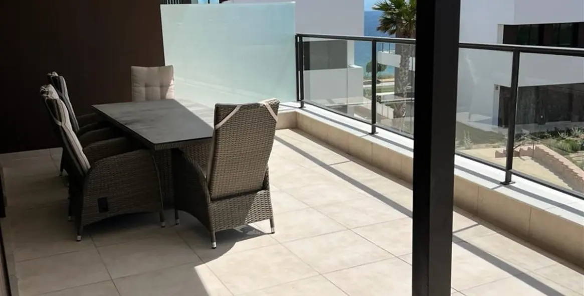 Alquiler a largo plazo de apartamento en planta media en Casares Playa 7