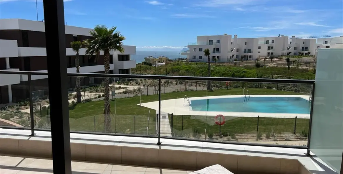Alquiler a largo plazo de apartamento en planta media en Casares Playa 8