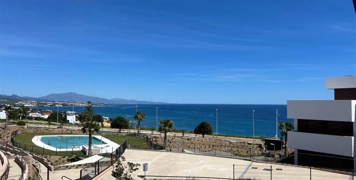 Alquiler a largo plazo de apartamento en planta media en Casares Playa 9
