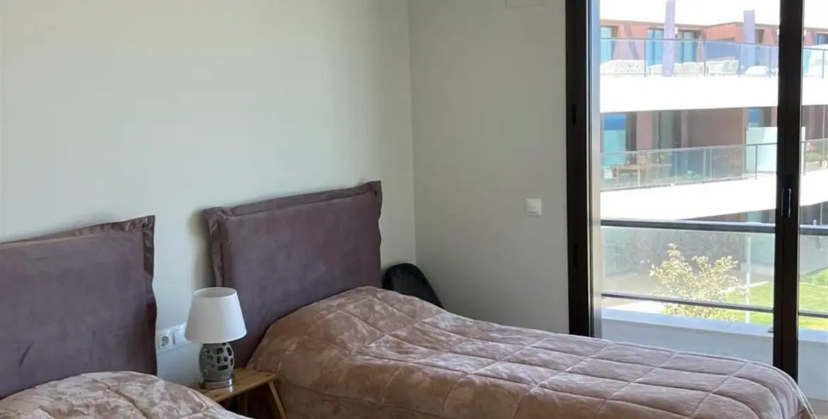 Alquiler a largo plazo de apartamento en planta media en Casares Playa 10