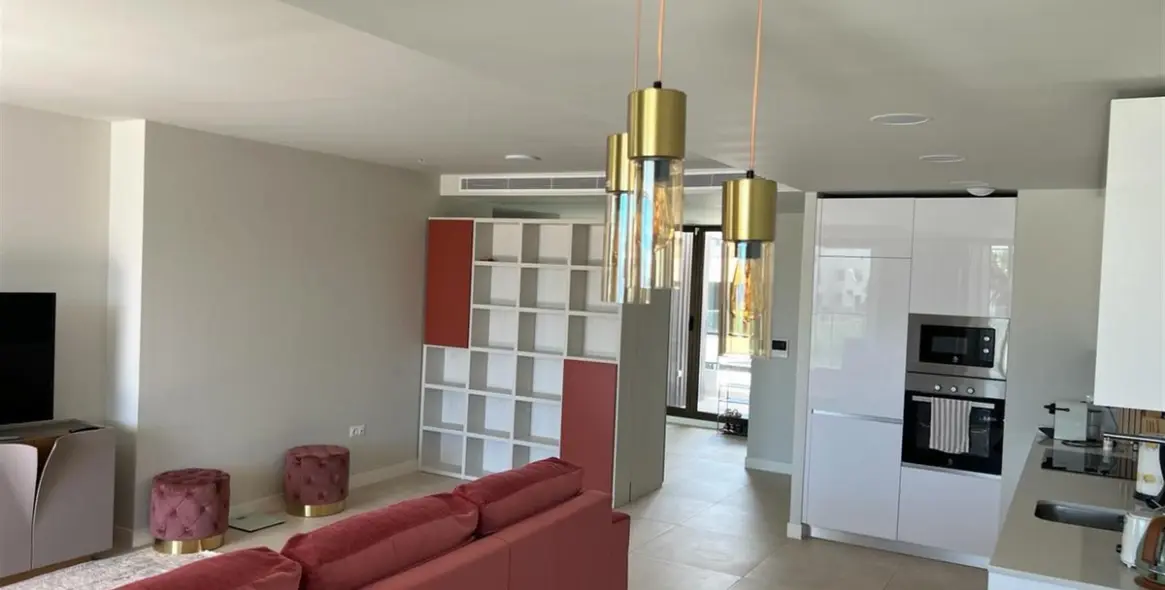 Alquiler a largo plazo de apartamento en planta media en Casares Playa 13