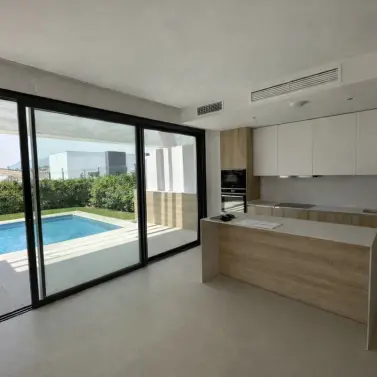 Долгосрочная аренда дома на две семьи в Estepona