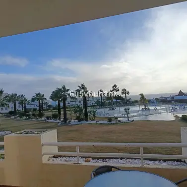 Sale of middle floor apartment in El Chaparral