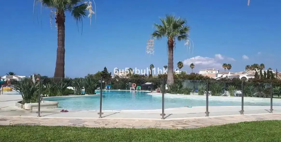 Sale of middle floor apartment in El Chaparral 3