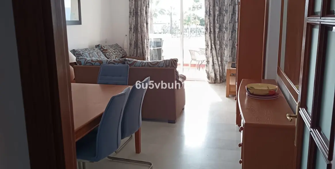 Sale of middle floor apartment in El Chaparral 5