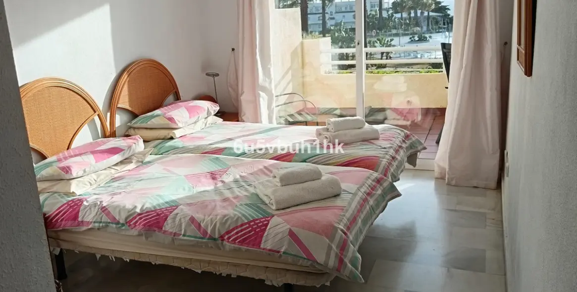 Sale of middle floor apartment in El Chaparral 7