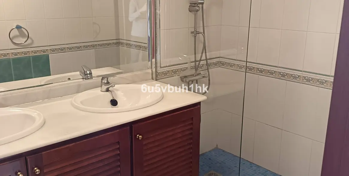 Sale of middle floor apartment in El Chaparral 8