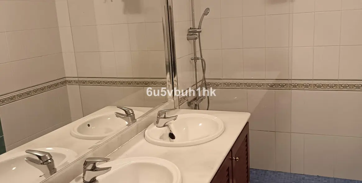 Sale of middle floor apartment in El Chaparral 9