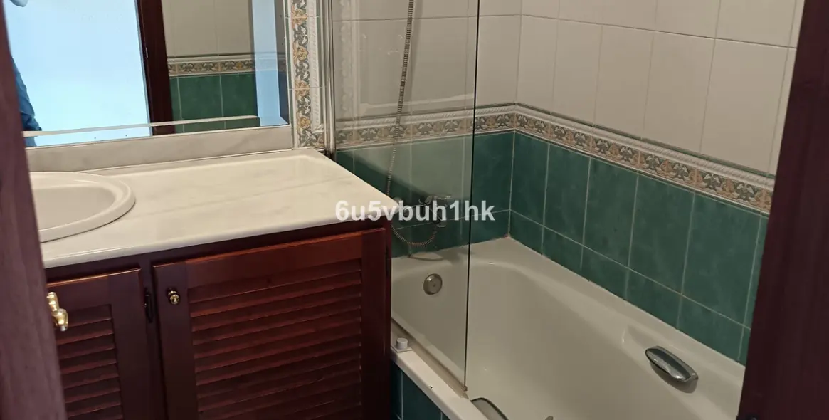 Sale of middle floor apartment in El Chaparral 11