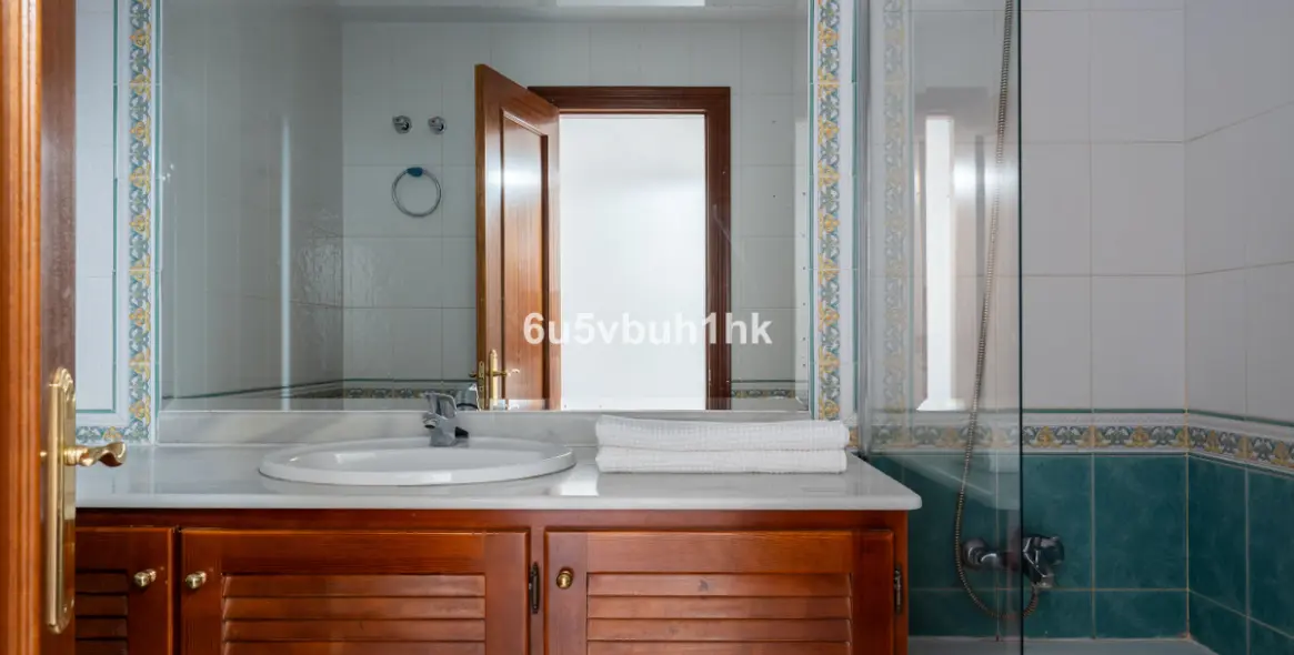 Sale of middle floor apartment in El Chaparral 16