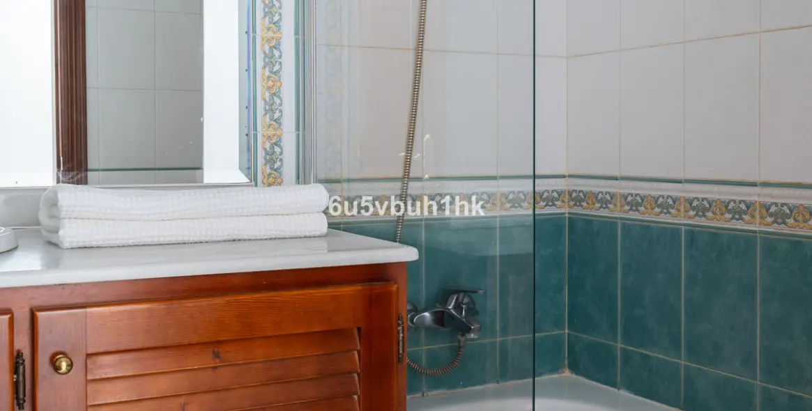 Sale of middle floor apartment in El Chaparral 17