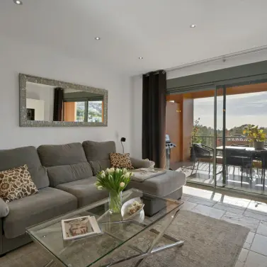 Продажа апартаментов на среднем этаже в Atalaya