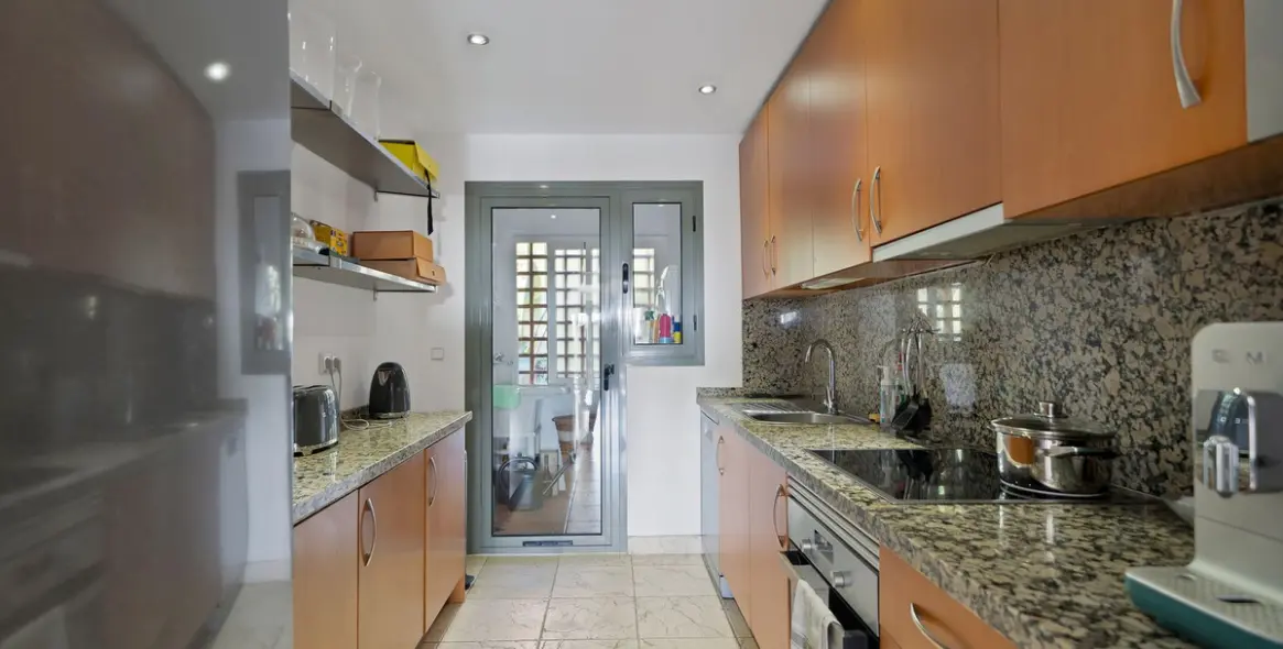 Продажа апартаментов на среднем этаже в Atalaya 7