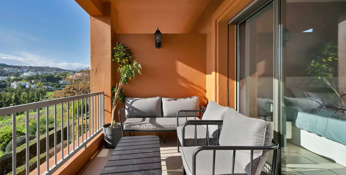 Sale of middle floor apartment in Atalaya 26