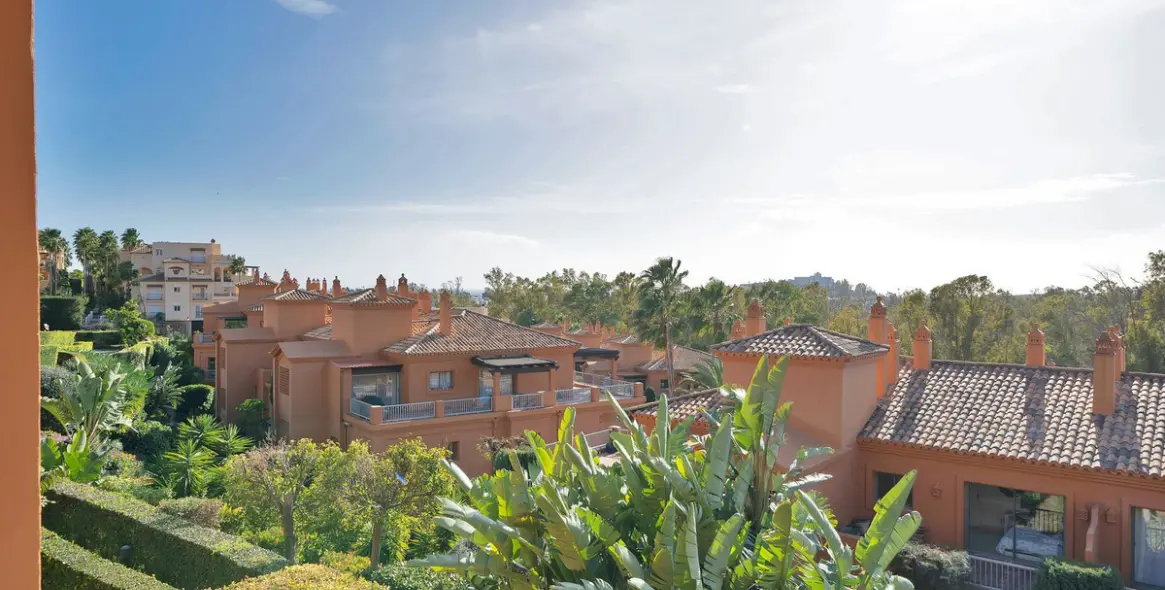 Sale of middle floor apartment in Atalaya 30