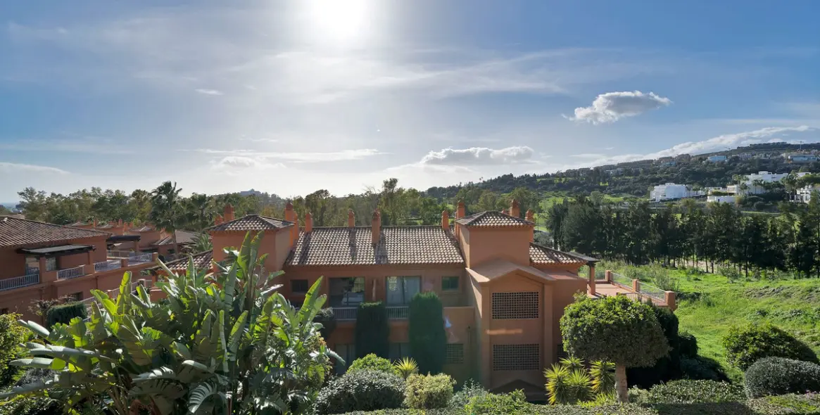 Sale of middle floor apartment in Atalaya 31