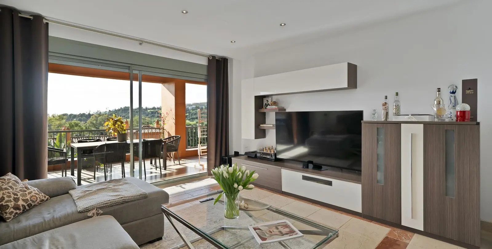 Sale of middle floor apartment in Atalaya 2