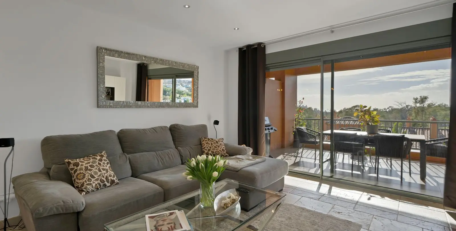 Sale of middle floor apartment in Atalaya 3