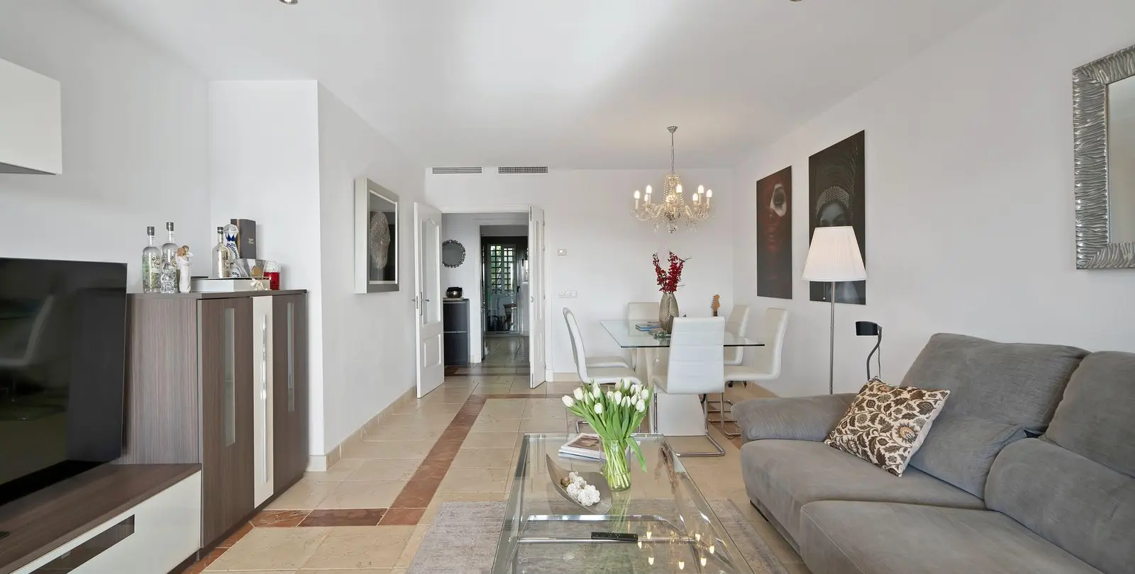 Sale of middle floor apartment in Atalaya 5