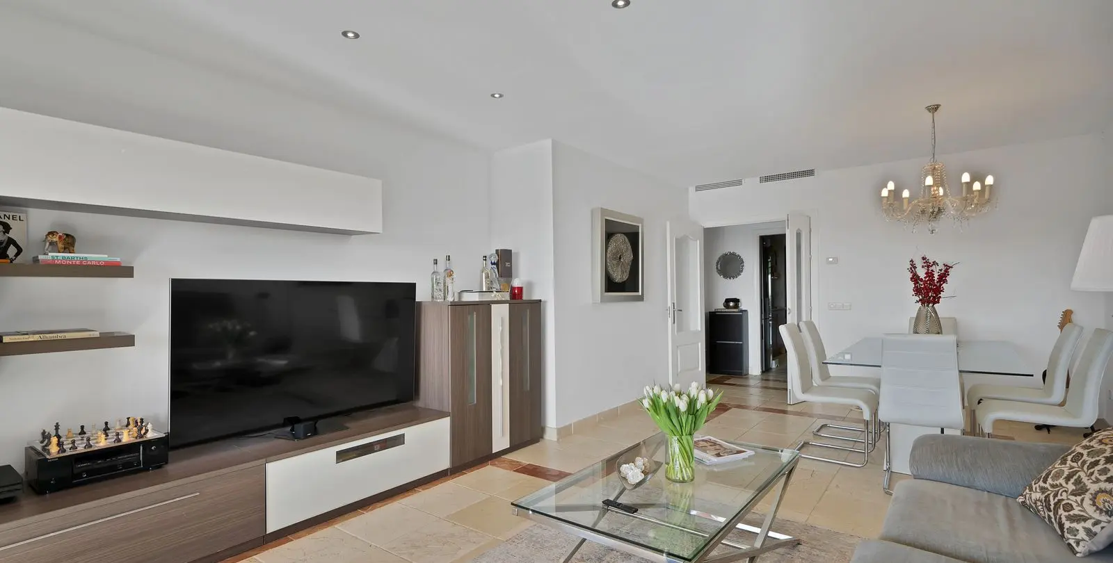 Sale of middle floor apartment in Atalaya 6