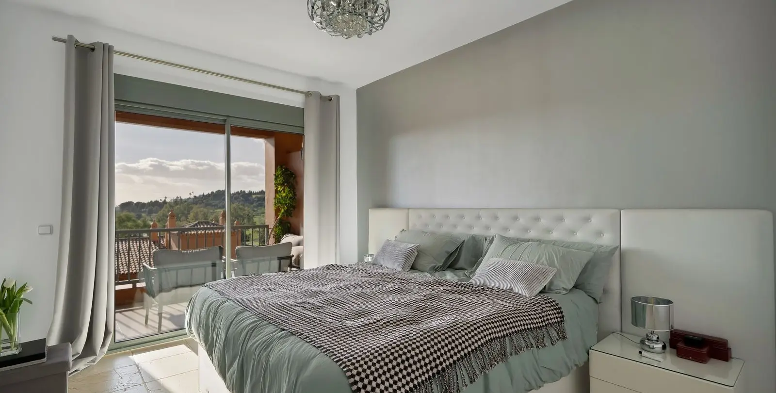 Sale of middle floor apartment in Atalaya 12