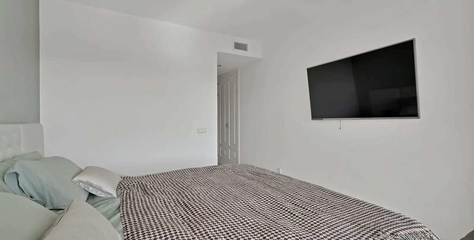 Sale of middle floor apartment in Atalaya 14