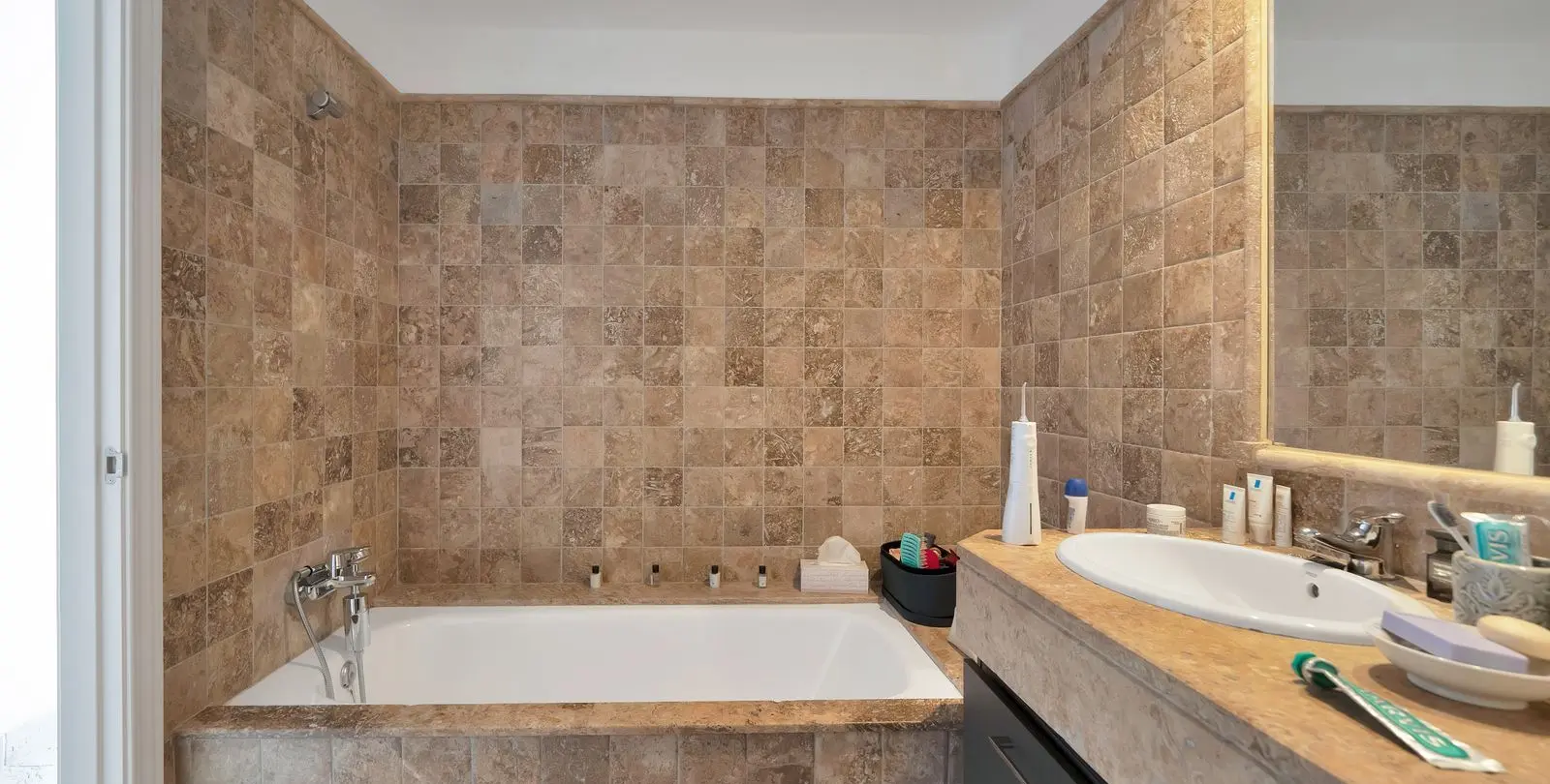 Sale of middle floor apartment in Atalaya 18