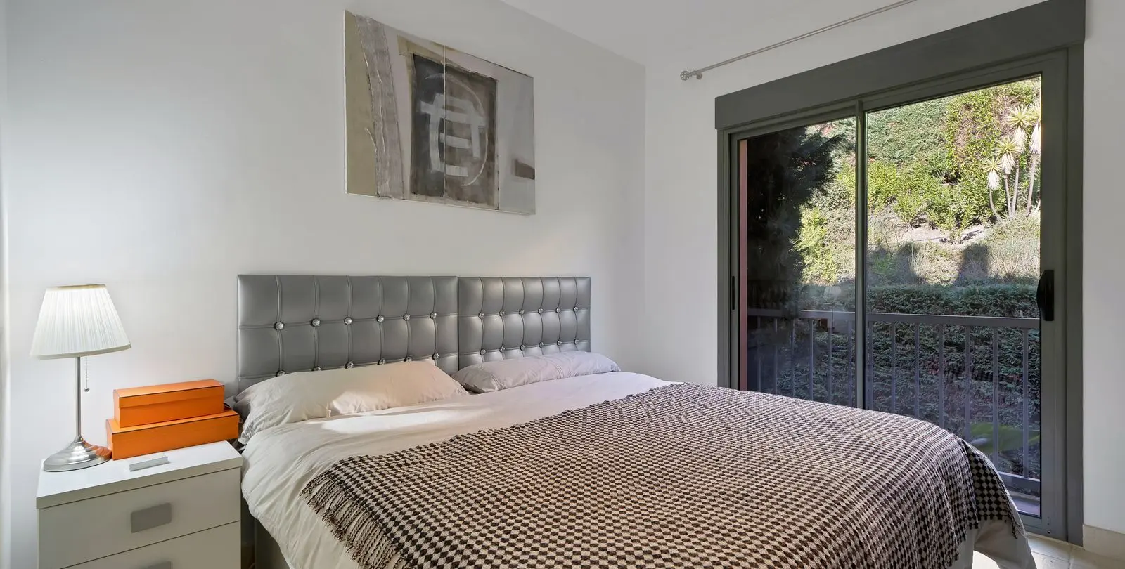 Sale of middle floor apartment in Atalaya 19