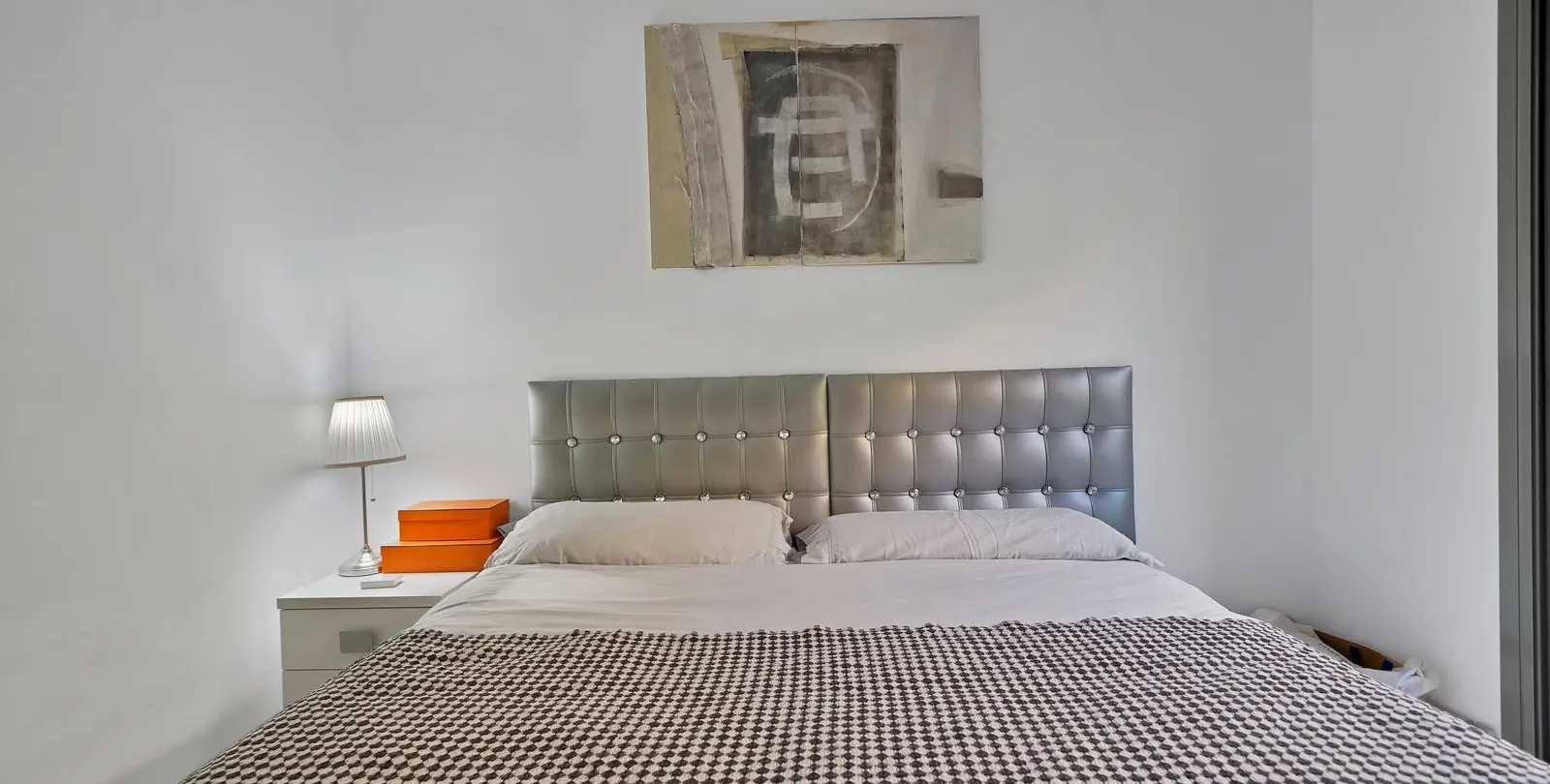 Sale of middle floor apartment in Atalaya 20