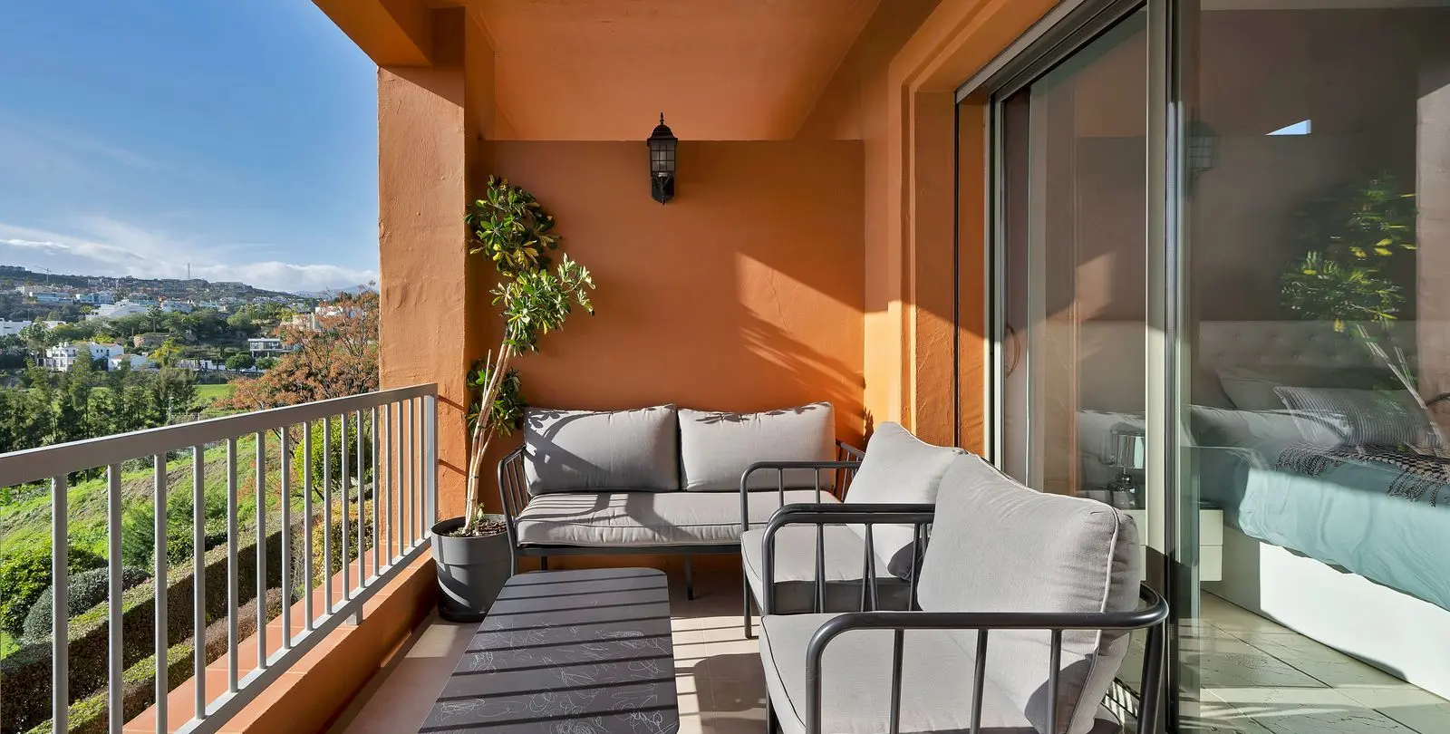 Sale of middle floor apartment in Atalaya 26