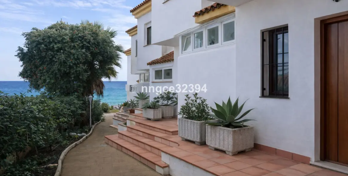 Продажа дома на две семьи в Manilva 34