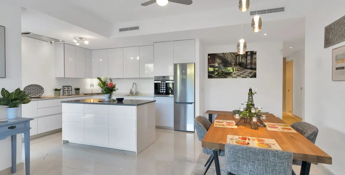 Sale of ground floor apartment in Cancelada 8