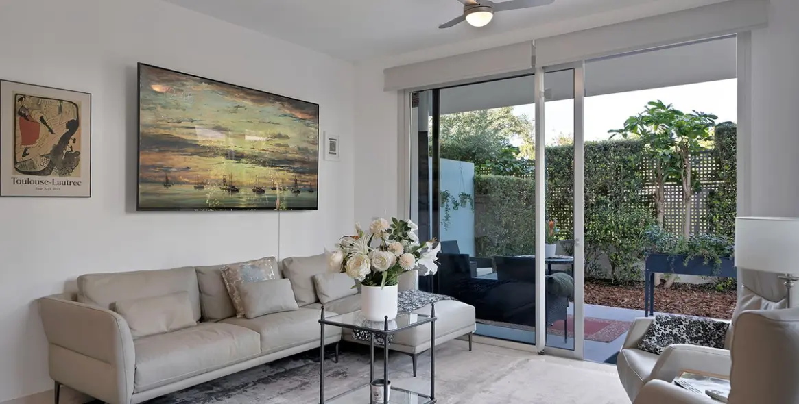 Sale of ground floor apartment in Cancelada 10