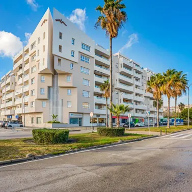 Venta de apartamento en planta media en La Campana