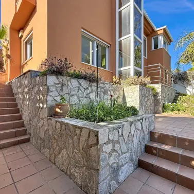 Продажа  отдельно стоящей виллы в Almayate