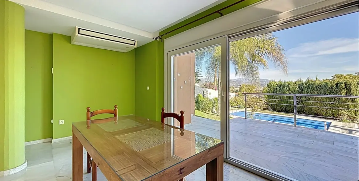 Продажа  отдельно стоящей виллы в Almayate 10