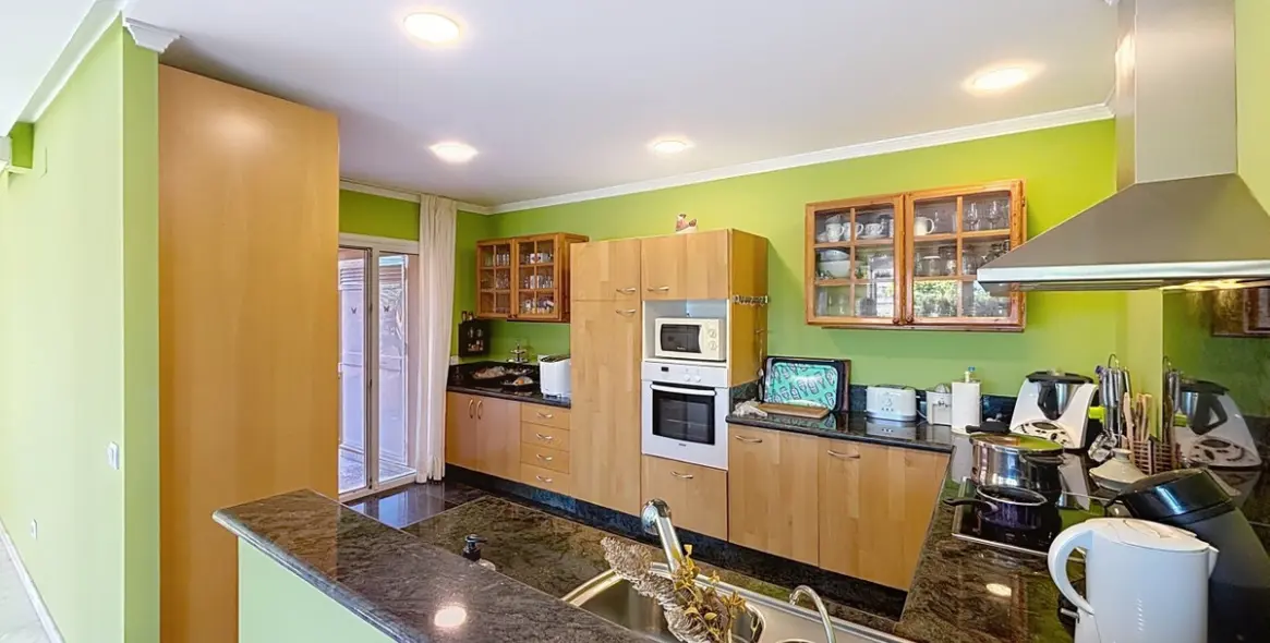 Продажа  отдельно стоящей виллы в Almayate 11