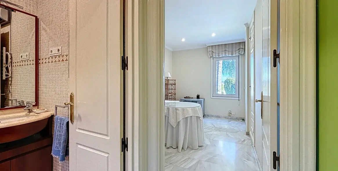 Продажа  отдельно стоящей виллы в Almayate 17