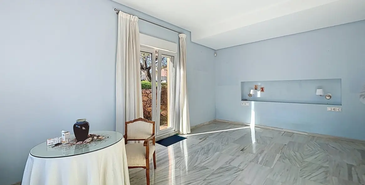 Продажа  отдельно стоящей виллы в Almayate 33